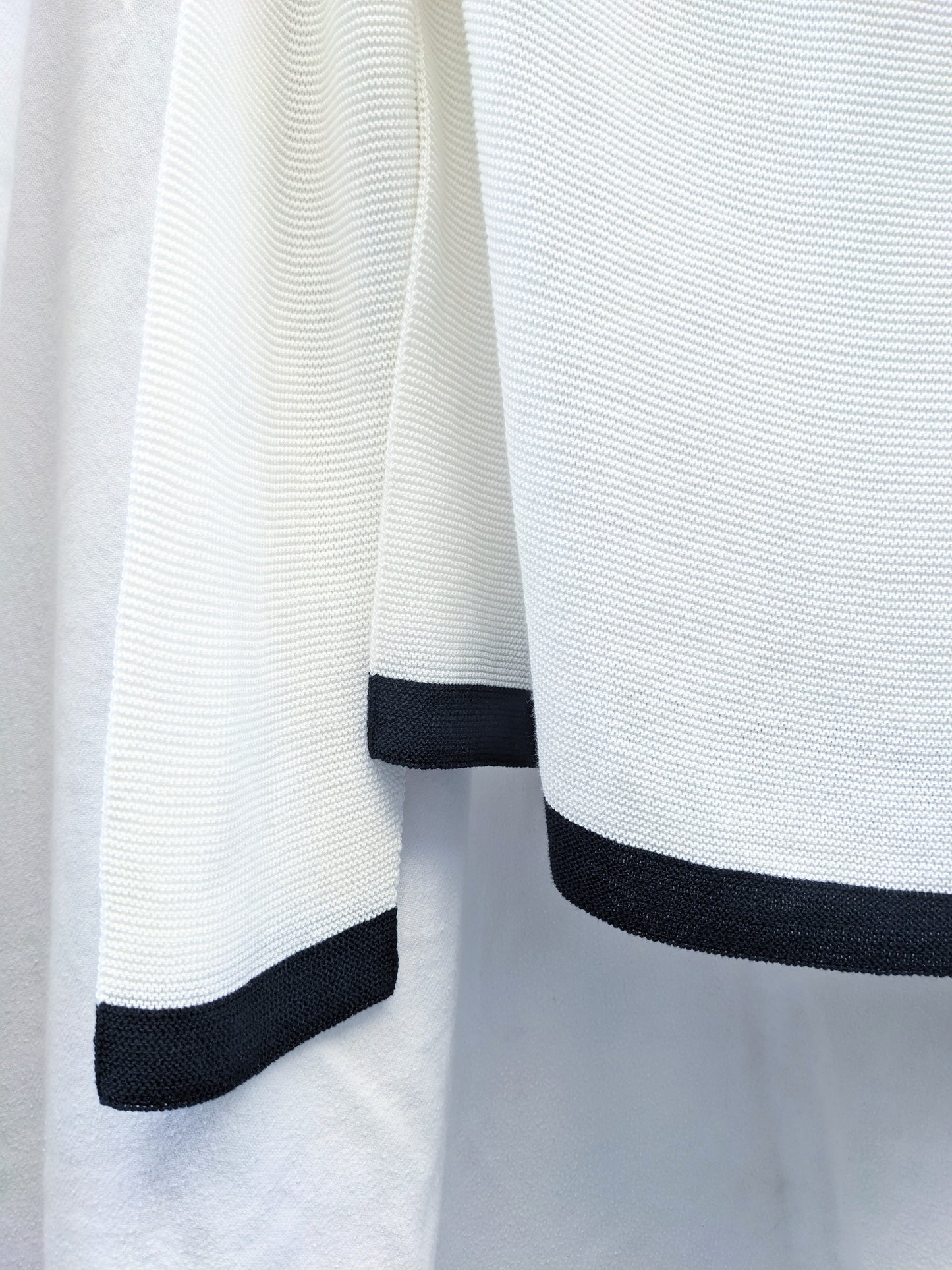 Pull noir et blanc Liviana Conti