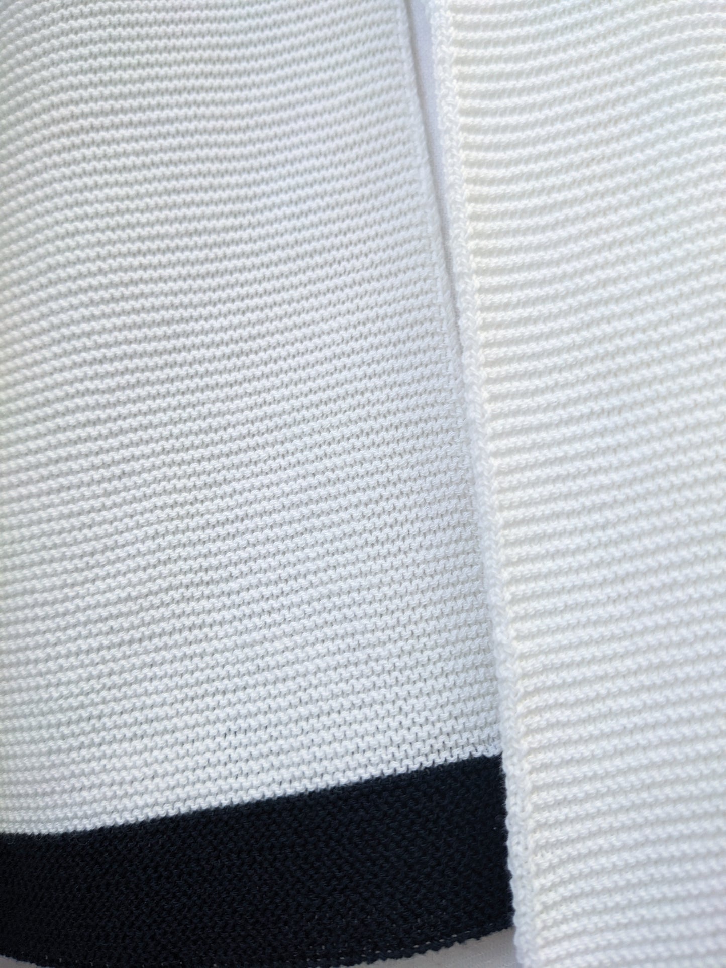 Pull noir et blanc Liviana Conti